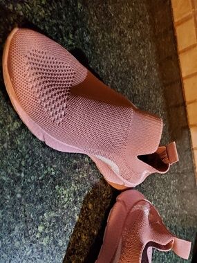 Women's shoes by New balance